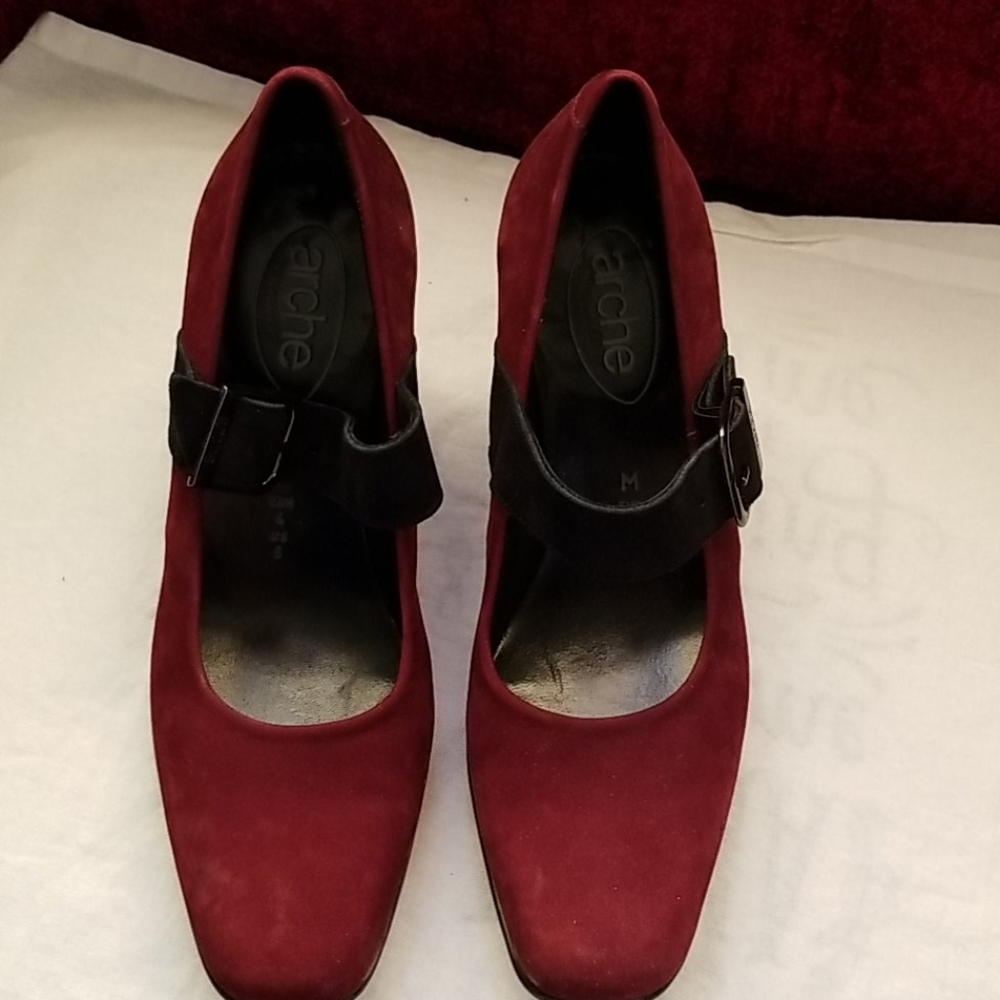 Arche suede